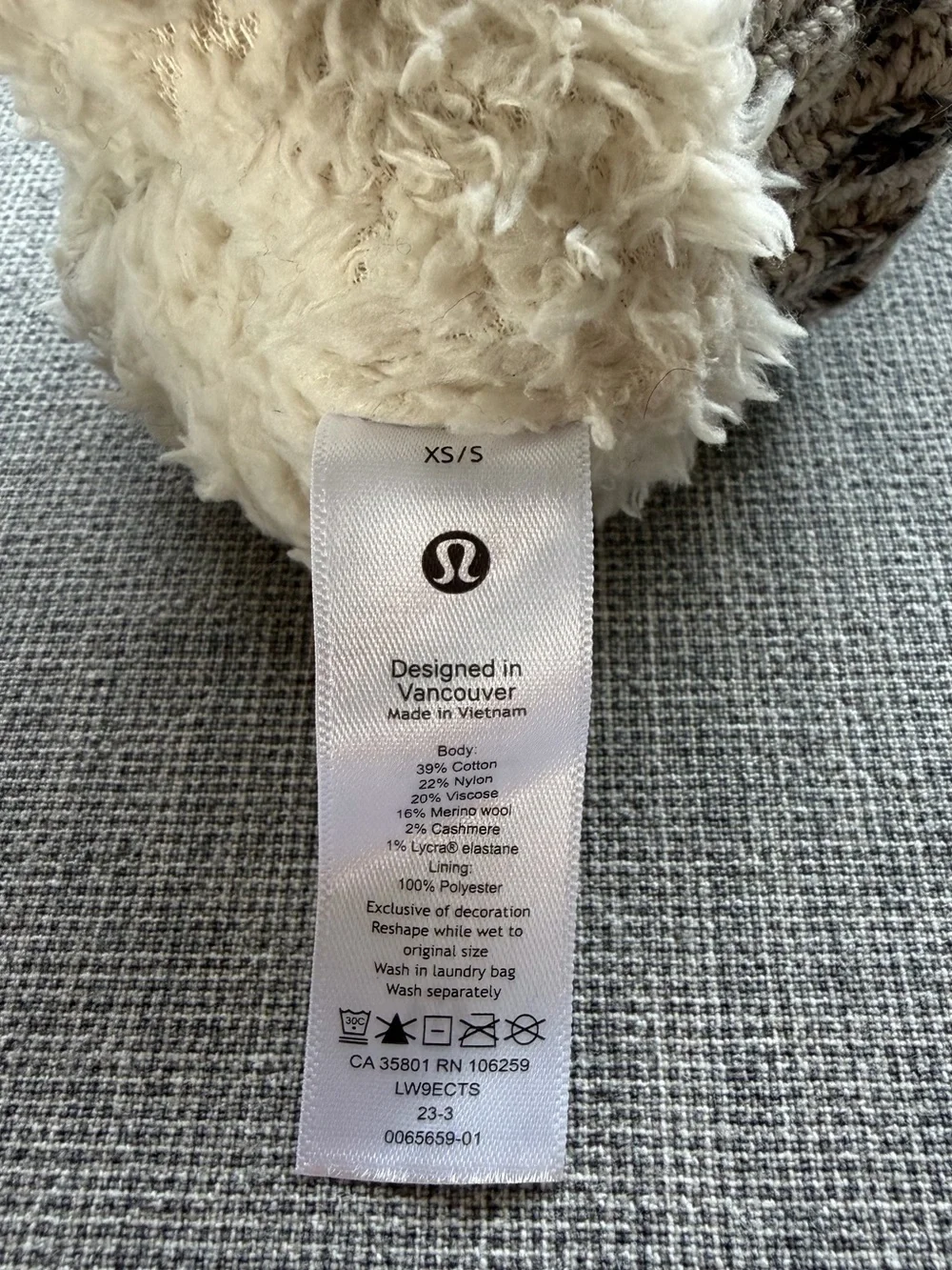 lululemon Gray Cream Cable Knit Pom Beanie Hat & Matching Mittens Set US XS/S/OS